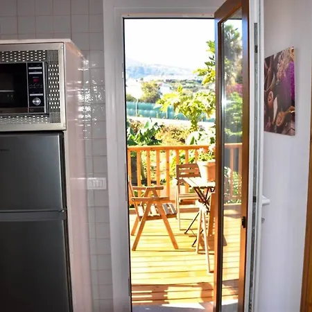 Charming House In Icod De Vinos With Garden 70 M² בית נופש *