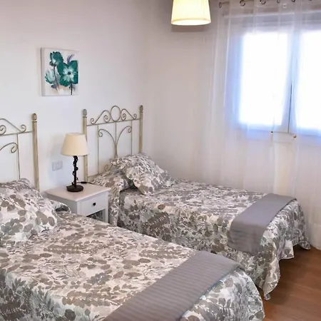 Charming House In Icod De Vinos With Garden 70 M² بيت للعطل *