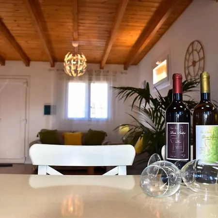 Charming House In Icod De Vinos With Garden 70 M² بيت للعطل